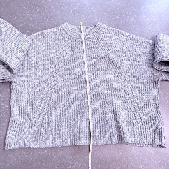 BP Women’s Sweater - Picture 7 of 8